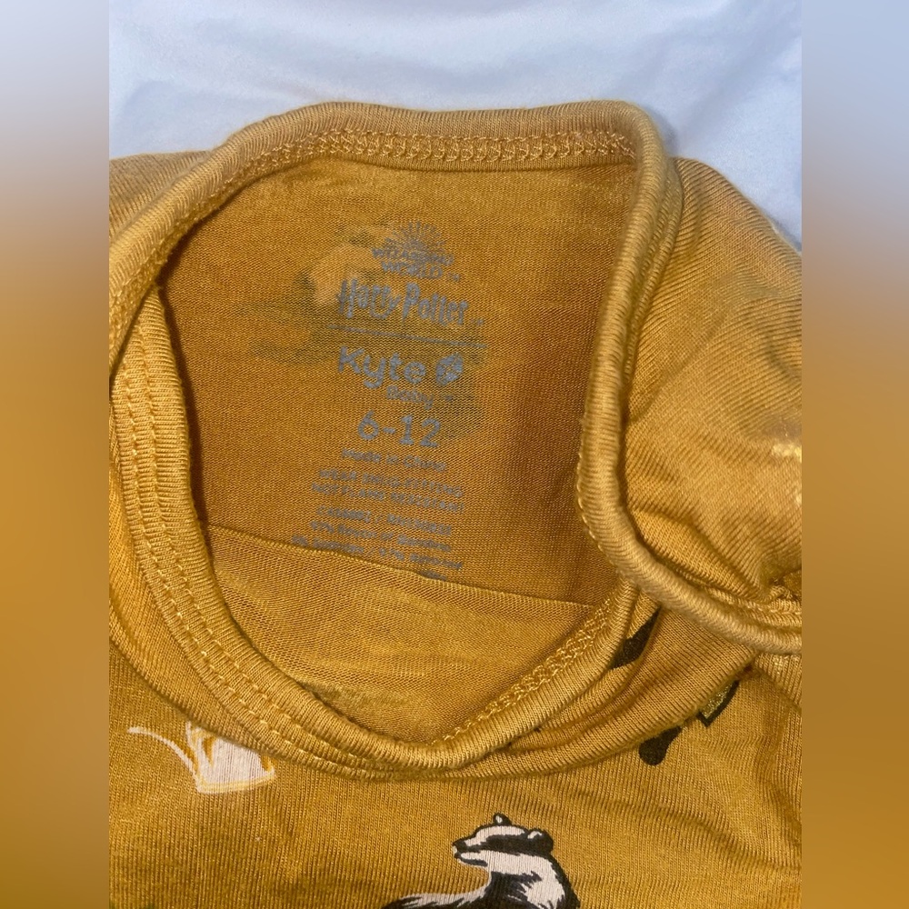 Kyte Baby 6-12 Month Limited Edition Harry Potter Hufflepuff Onesie - Picture 2 of 3